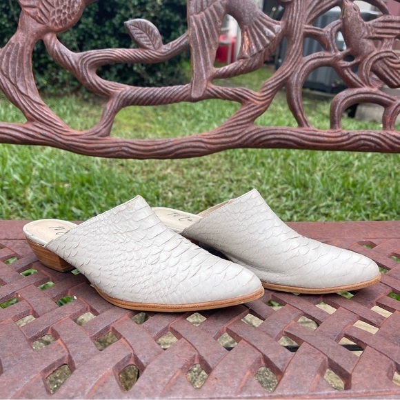 💋MATISSE Clover Taupe Leather Croc Skin Slip On Stacked Wood Heel Mules - Picture 11 of 16